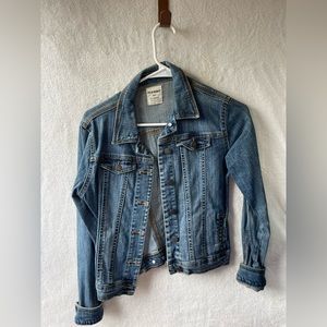 Youth girls old navy jean jacket. Size xxL